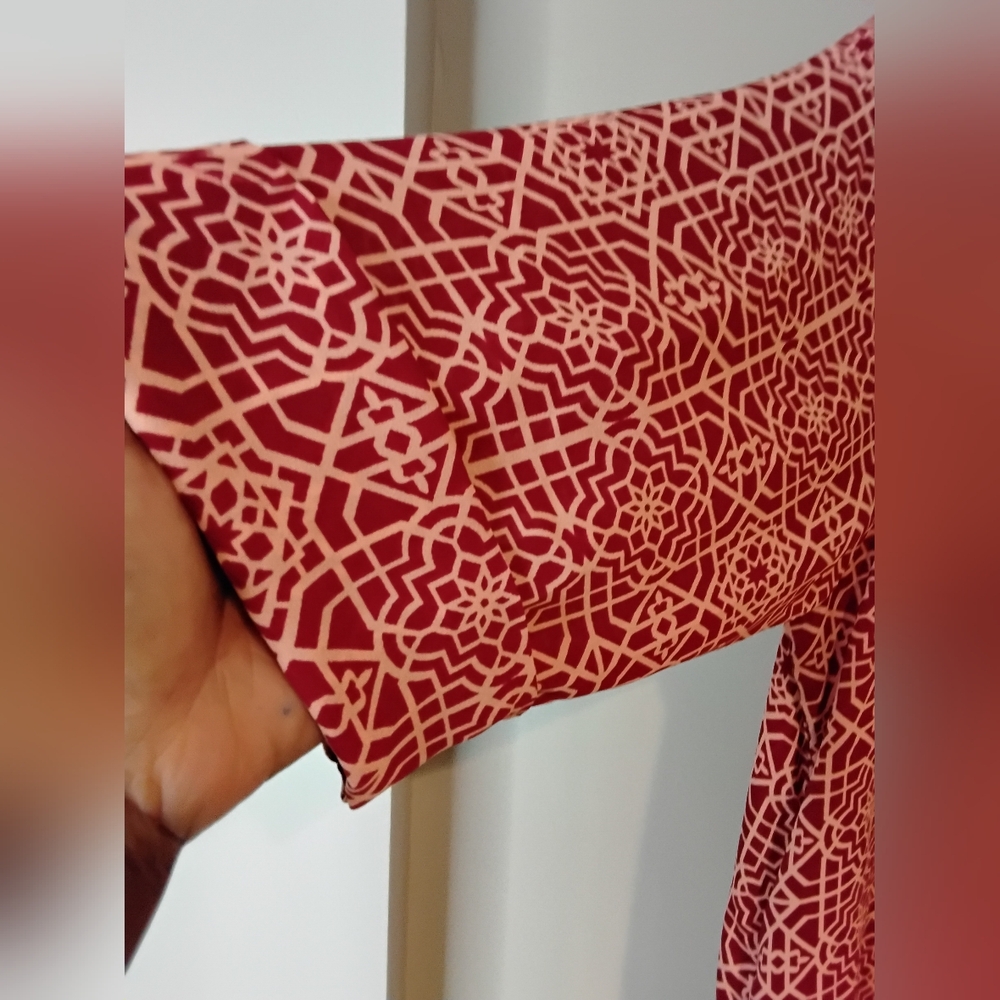 Red Geometric Pattern Blouse - Picture 4 of 7